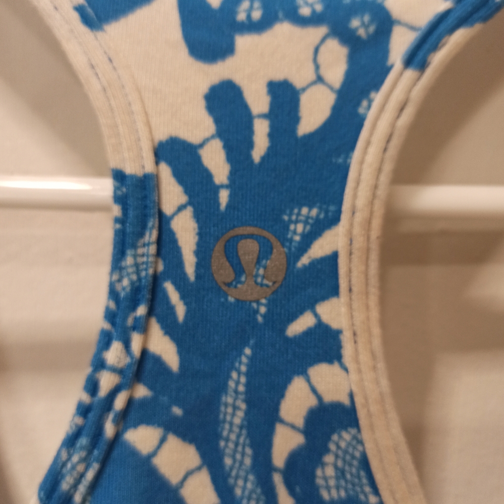 Lululemon Sz 4 Cool Racerback Tank Top Small White Blue Floral Luon Yoga - Picture 7 of 9